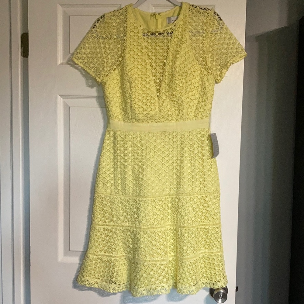 Adelyn Rae yellow lace dress. Size medium. Never worn.